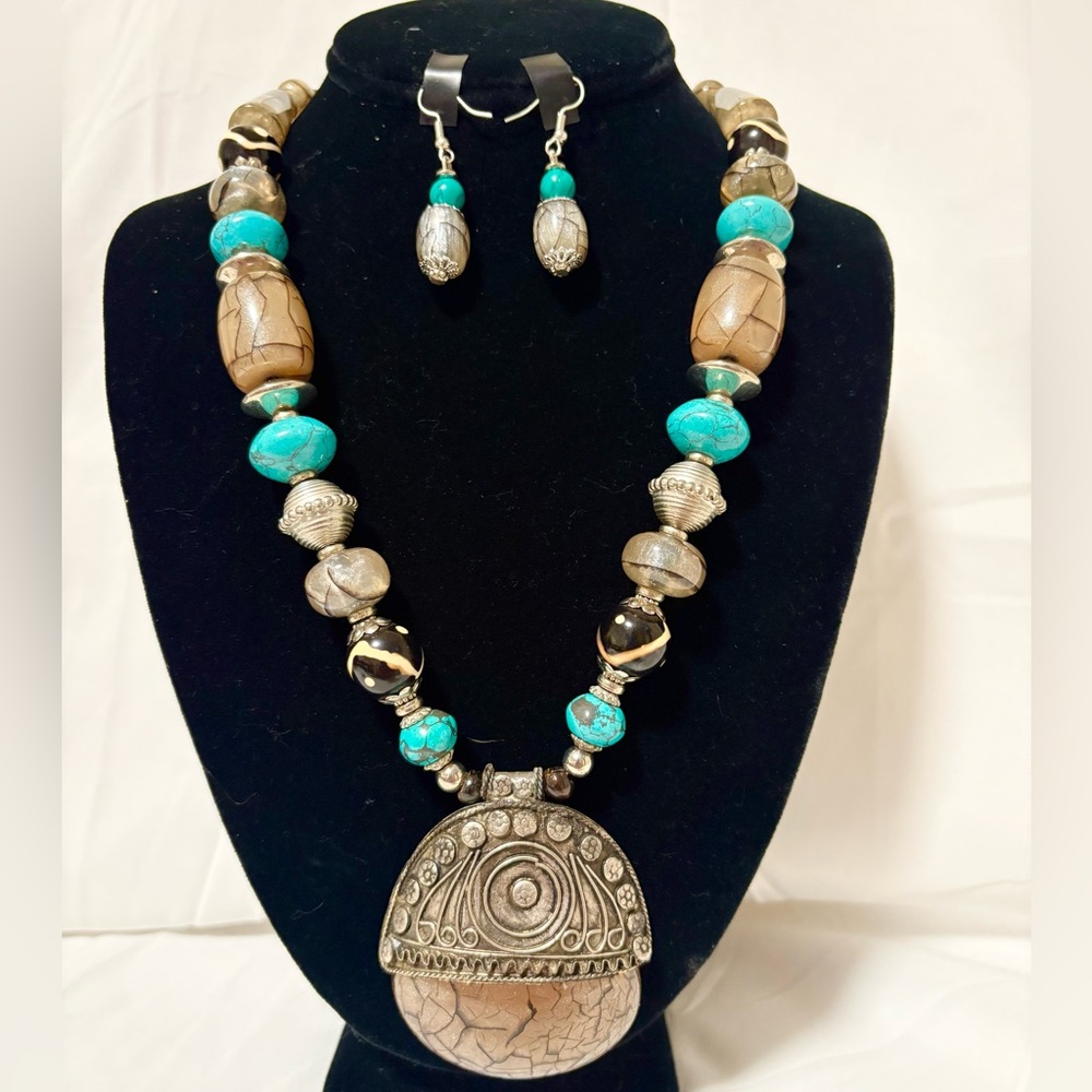 Handmade multicolor Pendant Necklace Set